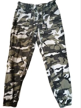 Almost Famous Women's Camouflage Cargo Pants